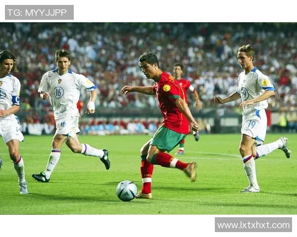 足球god的传奇之路：从草根少年到世界顶级球星的辉煌历程